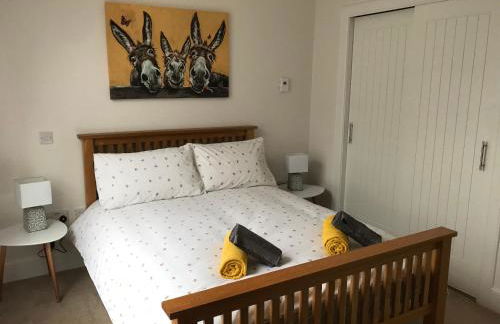 No 7 Quiet, two bedroom Ground Floor Flat in Tornagrain Great for early Airport departures or late flights - Photo 3