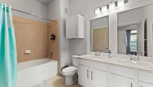 Spacious 2BR King Bed Suites Close to Downtown and Airport - Foto 5