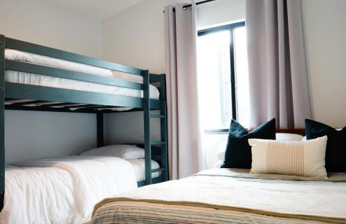 Private Family Friendly Guest Home - Photo 8