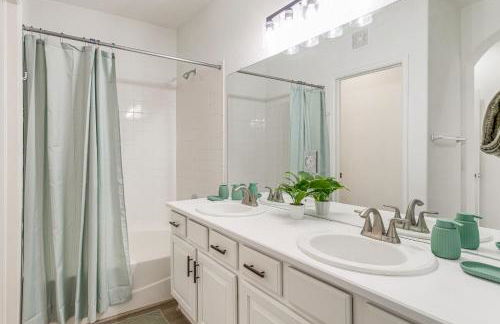 Seasonal Pool, Balcony Quiet and Cozy Aurora Condo! - Foto 20