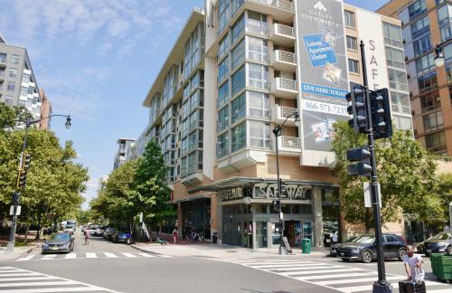 Downtown DC Awaits with Parking Permit - Foto 29