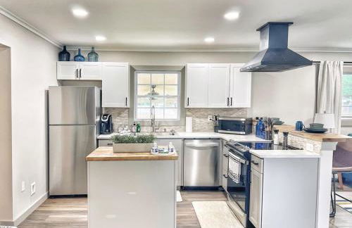 Decatur's Family Sport Haven & Backyard Bliss - Photo 3