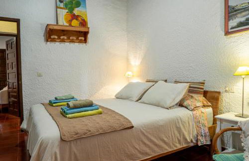 Villa en Cala Morell con piscina privada en el bosque - Foto 12