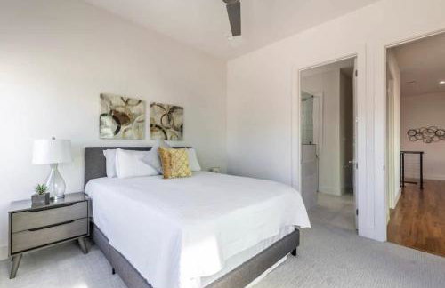 Uptown Modern with Private Patio & 1Gbps Wi-Fi - Foto 44