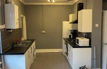 Affordable Luxury 2 Stunning apartment Sunderland close to City centre hospital Crown Works Studio and Nissan - Foto 7
