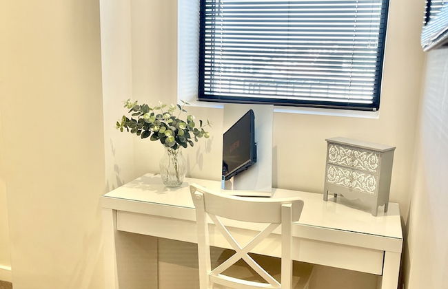 Apartment Twelve - Photo 6