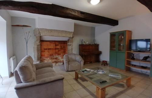 Maison ancienne rénovée avec terrasses, jusqu'à 6 personnes, La Gaubretière - FR-1-426-154 - Photo 3