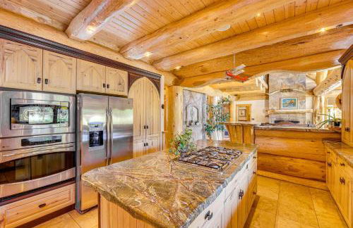 Scenic Payson Cabin! Fireplace and Wraparound Patio - Foto 9