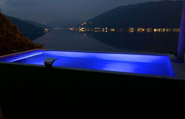 Villa in Bissone with swimming pool and garden - Photo 16