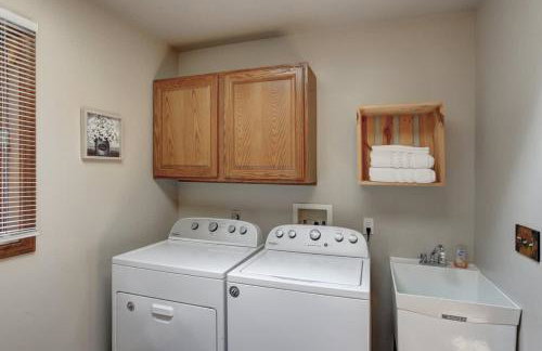 Rock Lodge Complete with Covered Parking - Foto 7