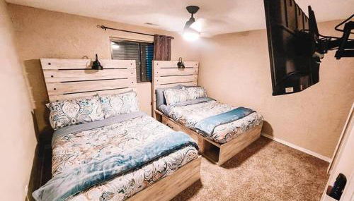 Pet Friendly/3 King Beds/Mins to Airport - Foto 5