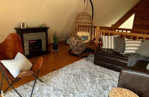 Cozy Cabin near Lake Ontario Ideal for a Family Retreat - Photo 9