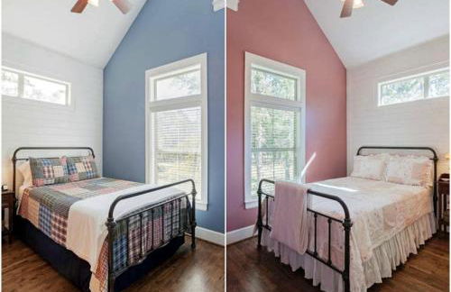 Victorian Cabin Rental with Outdoor Fireplace and Bearpen Creek Views near Dallas, Texas - Foto 2