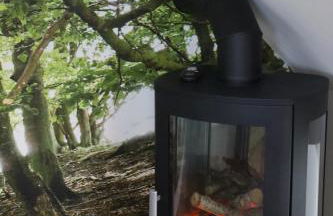 THE HIDEAWAY - LUXURY SELF CATERING COASTAL APARTMENT with PRIVATE ENTRANCE & KEY BOX ENTRY JUST A FEW MINUTES WALK TO THE BEACH, SOLENT WAY WALK, SHOPS and many EATERIES & BARS - FREE OFF ROAD PARKING,FULL KITCHEN, LOUNGE,BEDROOM , BATHROOM & WI-FI - Foto 4