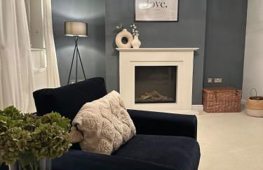 Contemporary detached house short train to London - Photo 19