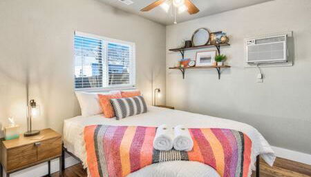 Vibrant Watermelon - Hot Tub, BBQ-Grill, King-Bed, Backyard, Parking - Foto 4