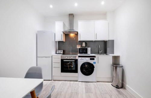 Luxurious 1 Bed Serviced Apartment with Wi-Fi - Photo 26