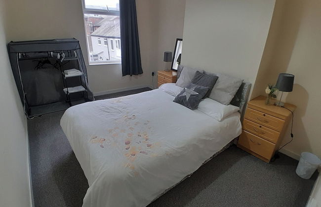 Blackpool - 2-beds - Sleeps 5 - Pet Friendly - Photo 4