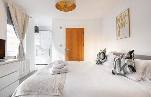 London Eye ,split level and private patio,sleeps 6 - Foto 9