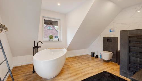 Luxurious Family House - Photo 2