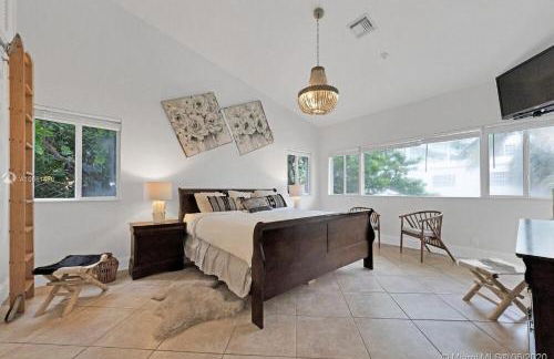 Oceanfront Luxury Villa 5Bedroom and 4Bath Beach Access - Photo 34