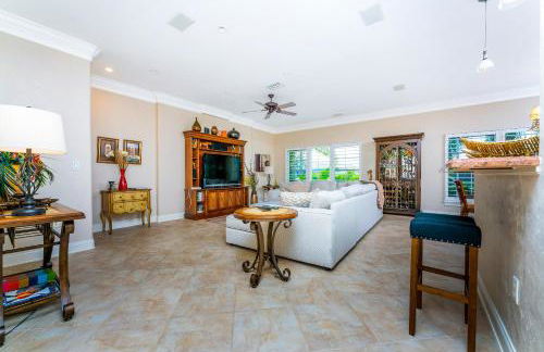 Villa Hibiscus-Waterfront-Free Heated Pool-Dock-Bikes-Other Amenities - Photo 30