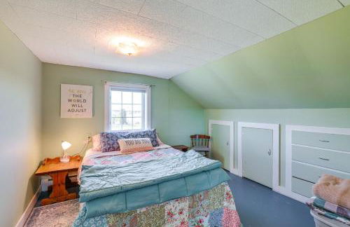 Cherryfield Home with Decks On Historic Horse Farm - Foto 18