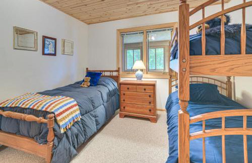 On-Site Trails and Private Beach! Lake Huron Retreat - Foto 16