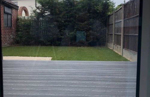 Spacious Family Home Minutes from the Beach - Foto 9