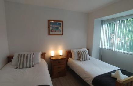 Leeson House in Harborne, Birmingham near Botanical Gardens, Queen Elizabeth Hospital, Birmingham University, Utilita Arena, Edgbaston Cricket Ground, Cadbury World and the Midland Art Centre, with free parking - Photo 38