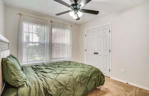 2 Mi to Old Town Spacious Burleson Vacation Home - Foto 18