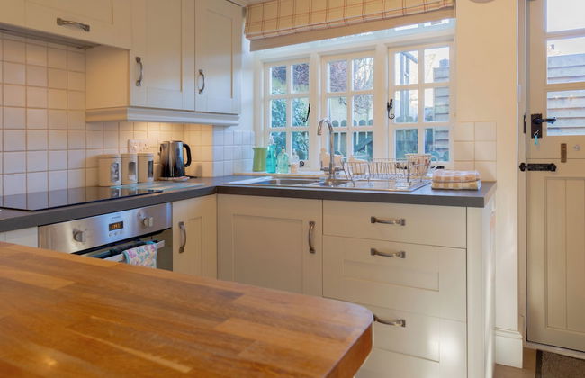 Jasmine Cottage-2BD in Heart of Bourton - Photo 26