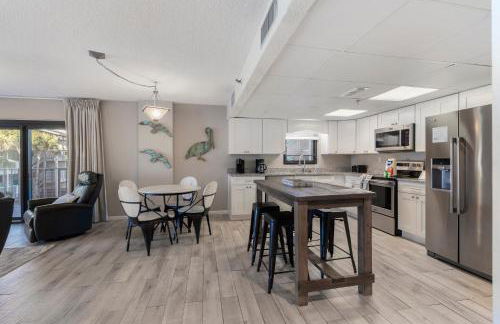 Watercrest 210- Sleeps 12 - Thomas Drive Retreat - Photo 3