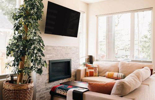 Modern Comfort w Mountain Views - Pet-Friendly - Foto 2