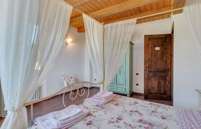 Villa in Piandimeleto With Pool & Sauna - Foto 5