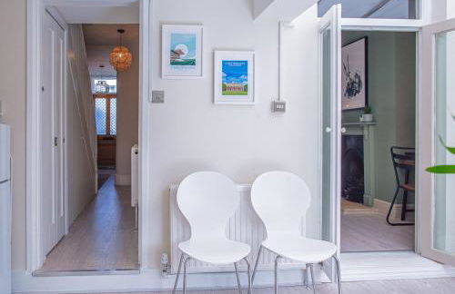 Stunning Townhouse with Large Garden - Sleeps 8! - Photo 20