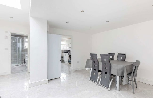 Spacious & Newly Renovated 4BD House East Ham! - Foto 38