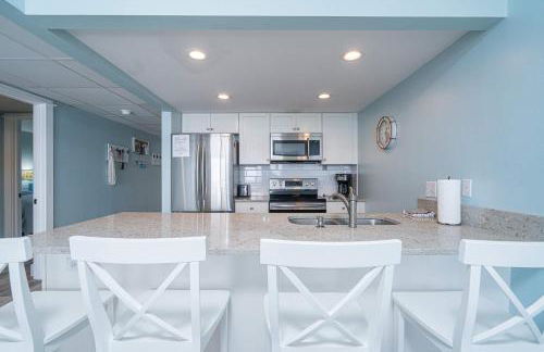 Edgewater Oasis Gorgeous Resort Condo on Beach! - Photo 22