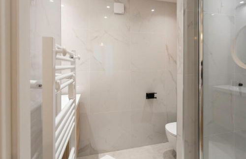 #45 Quiet chic 5mins walk to port and beach AC Wifi - Foto 6