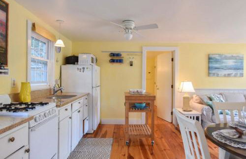 Cottage w Private Association Pool - Photo 5