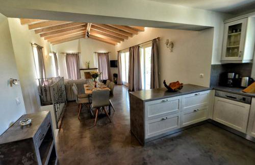 The Cassius Hill House - Photo 14