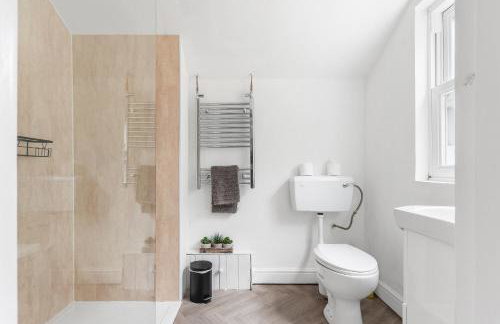 The Central-Contractor Accommodation-Free Parking - Extended Stays - Photo 18