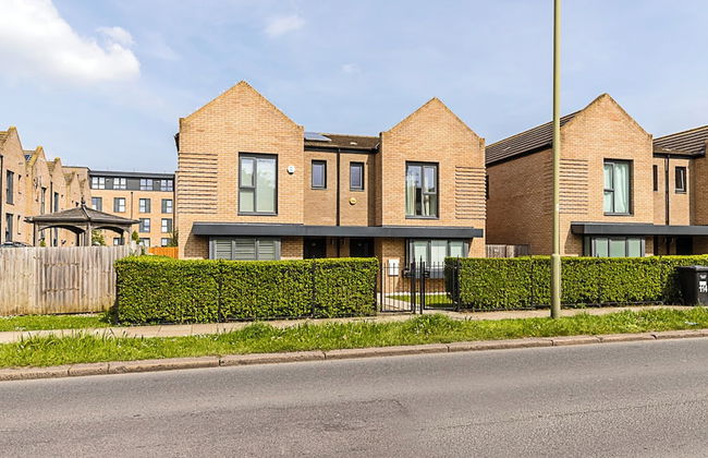 Semi-detached House With Modern Bespoke Interior - Foto 31