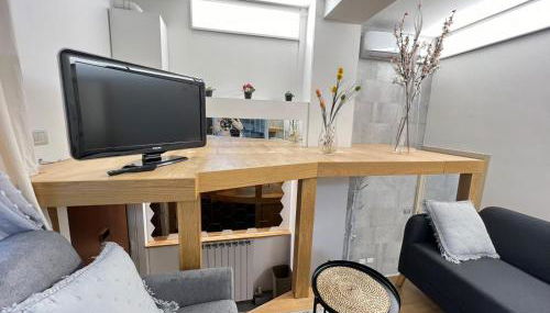 "R&P apartment", short term stay, elegant design, Bisceglie metro station, easy for San Siro and Fiera Milano, free parking - Foto 3