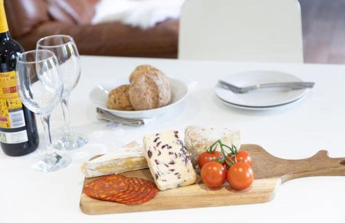 The Clover Lodge, Redlake Farm - Hot tub, BBQ, free parking - Foto 9