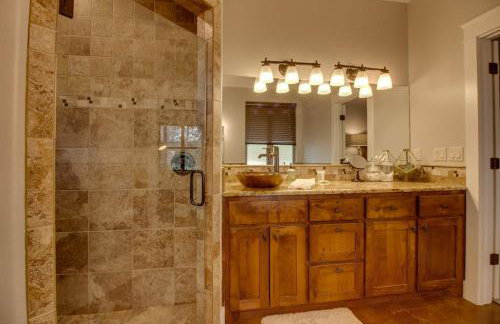Lakefront Home with WiFi, Entertainment, Dock & Lake Views - Dogs OK - Photo 36