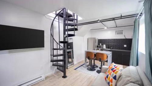 Bright 1-Bedroom Loft in Converted Garage with Private Entrance - Foto 2