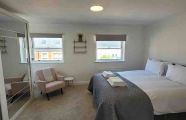 5 Bed Modern Cheltenham Town Centre Home - Photo 4
