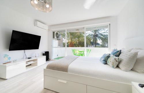 Moderno estudio y piscina a 50 metros de la playa - Photo 1