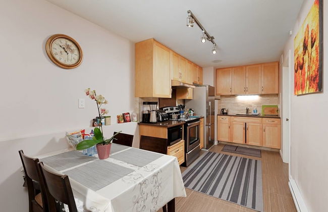 Private and Cozy Home in Kerrisdale - Photo 12